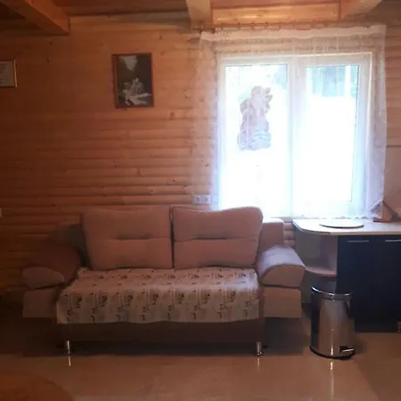 Landhuis Yablunevyi Tsvit