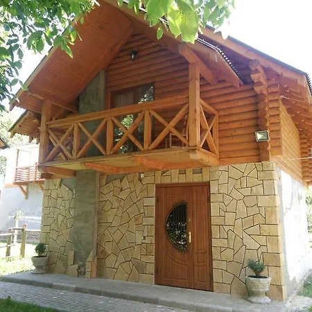 Country house Yablunevyi Tsvit