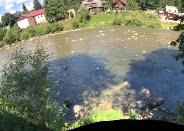 Yablunevyi Tsvit * Jaremče
