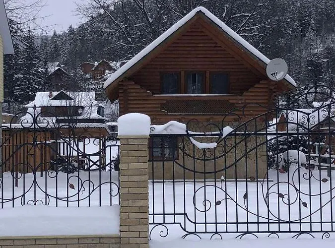Country house Yablunevyi Tsvit Yaremche