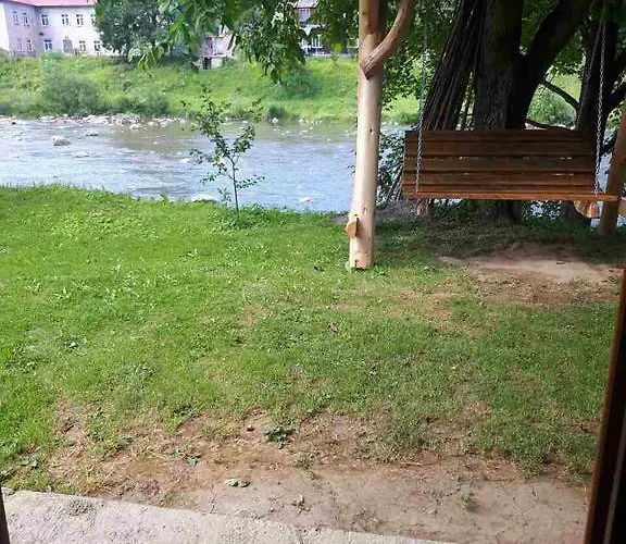 Yablunevyi Tsvit