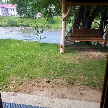 Yablunevyi Tsvit